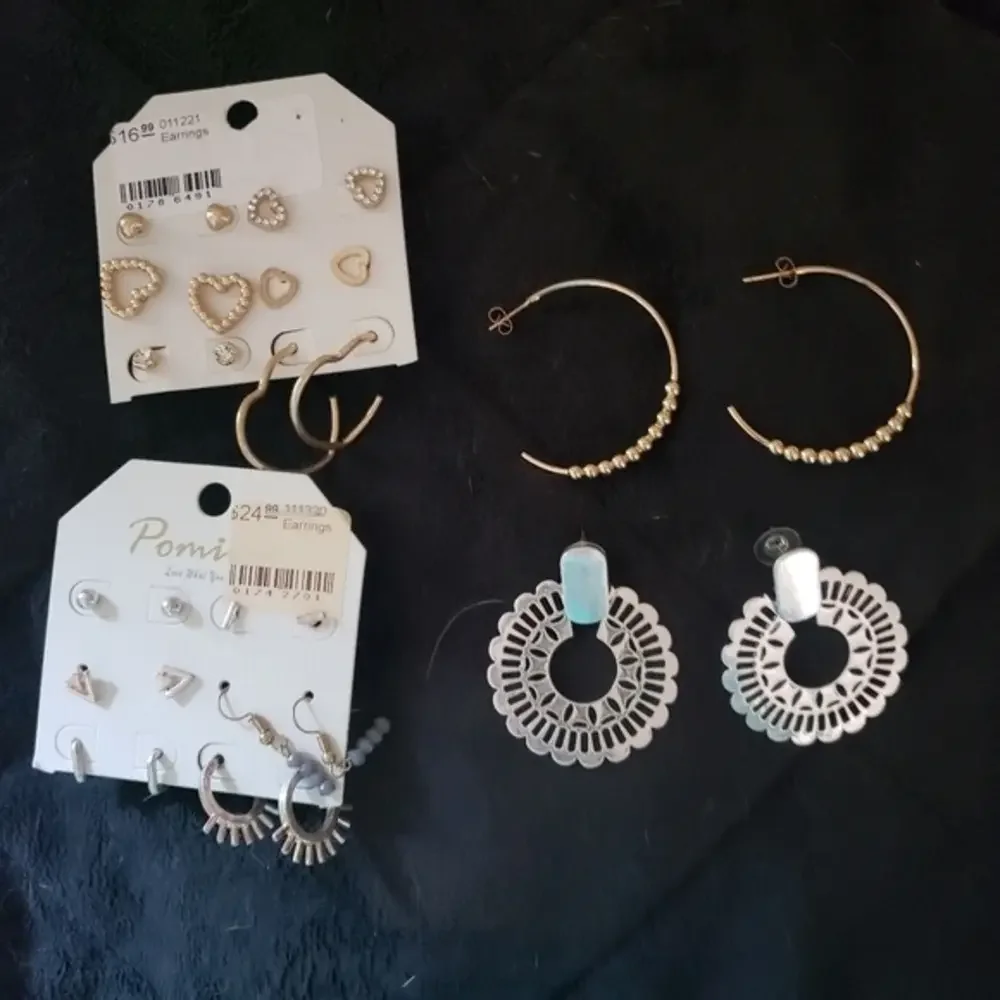 Bundle 14 Pomina‎ earrings